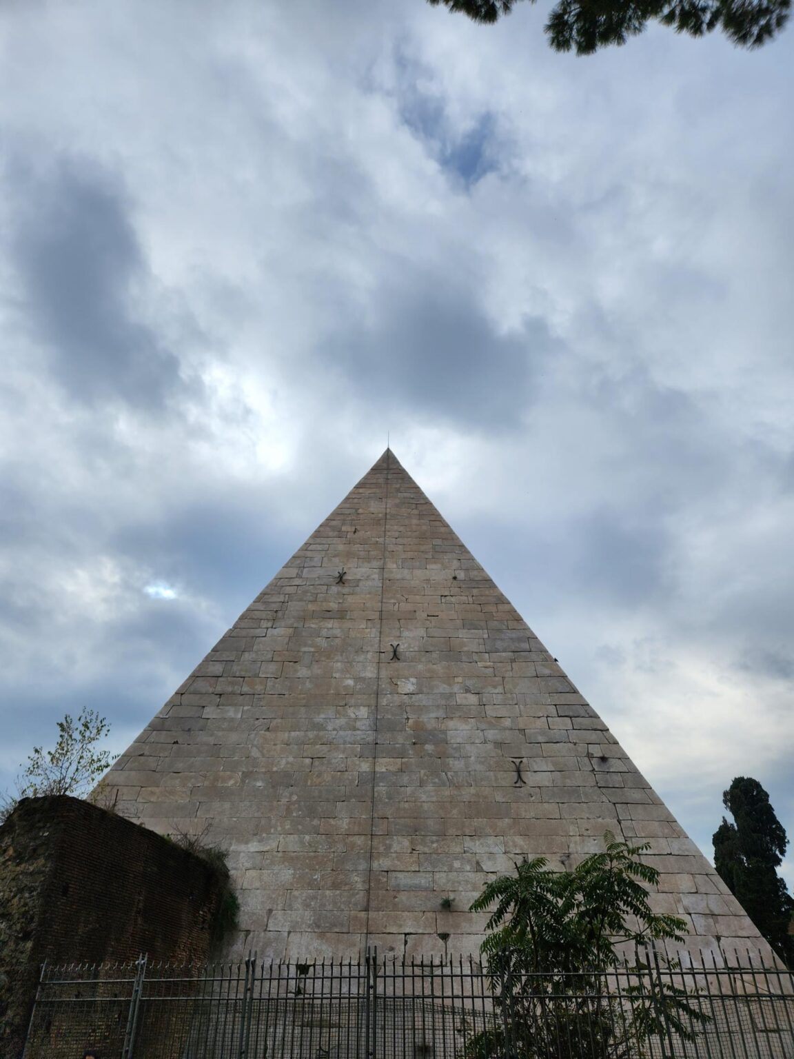 Rome in 8 Days: Walking 100 km Through a History Textbook