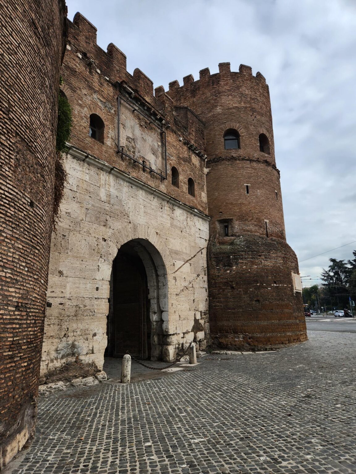 Rome in 8 Days: Walking 100 km Through a History Textbook