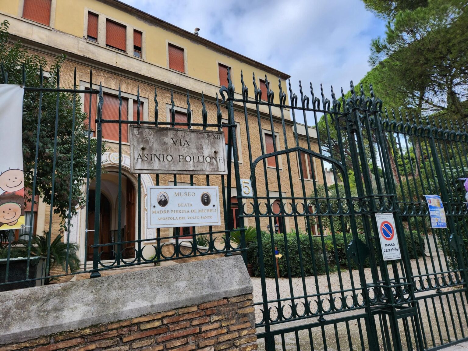 Rome in 8 Days: Walking 100 km Through a History Textbook