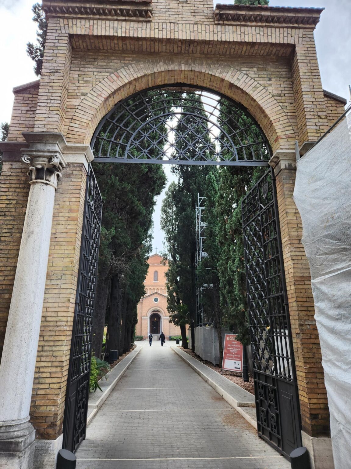 Rome in 8 Days: Walking 100 km Through a History Textbook