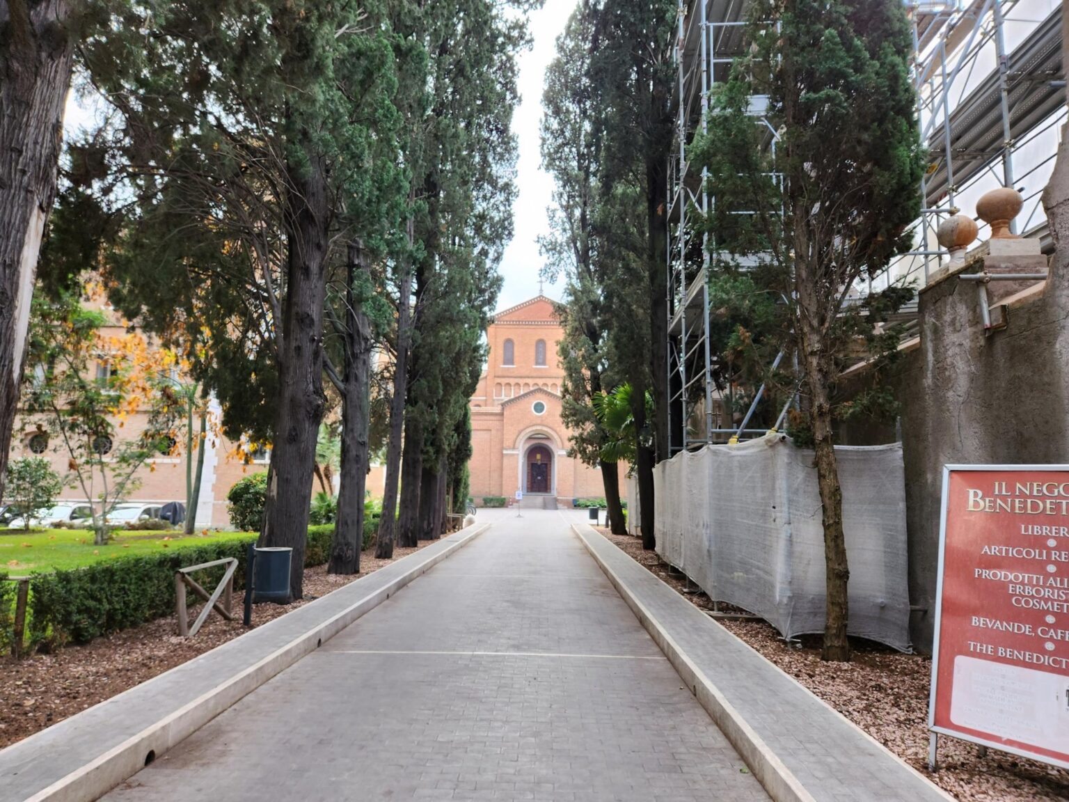 Rome in 8 Days: Walking 100 km Through a History Textbook