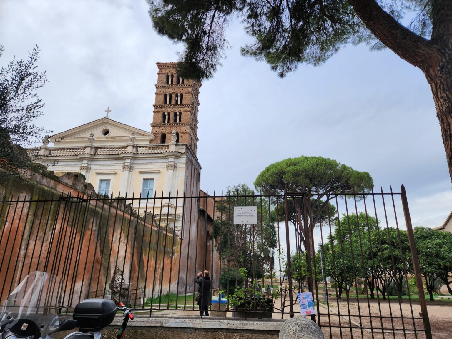 Rome in 8 Days: Walking 100 km Through a History Textbook
