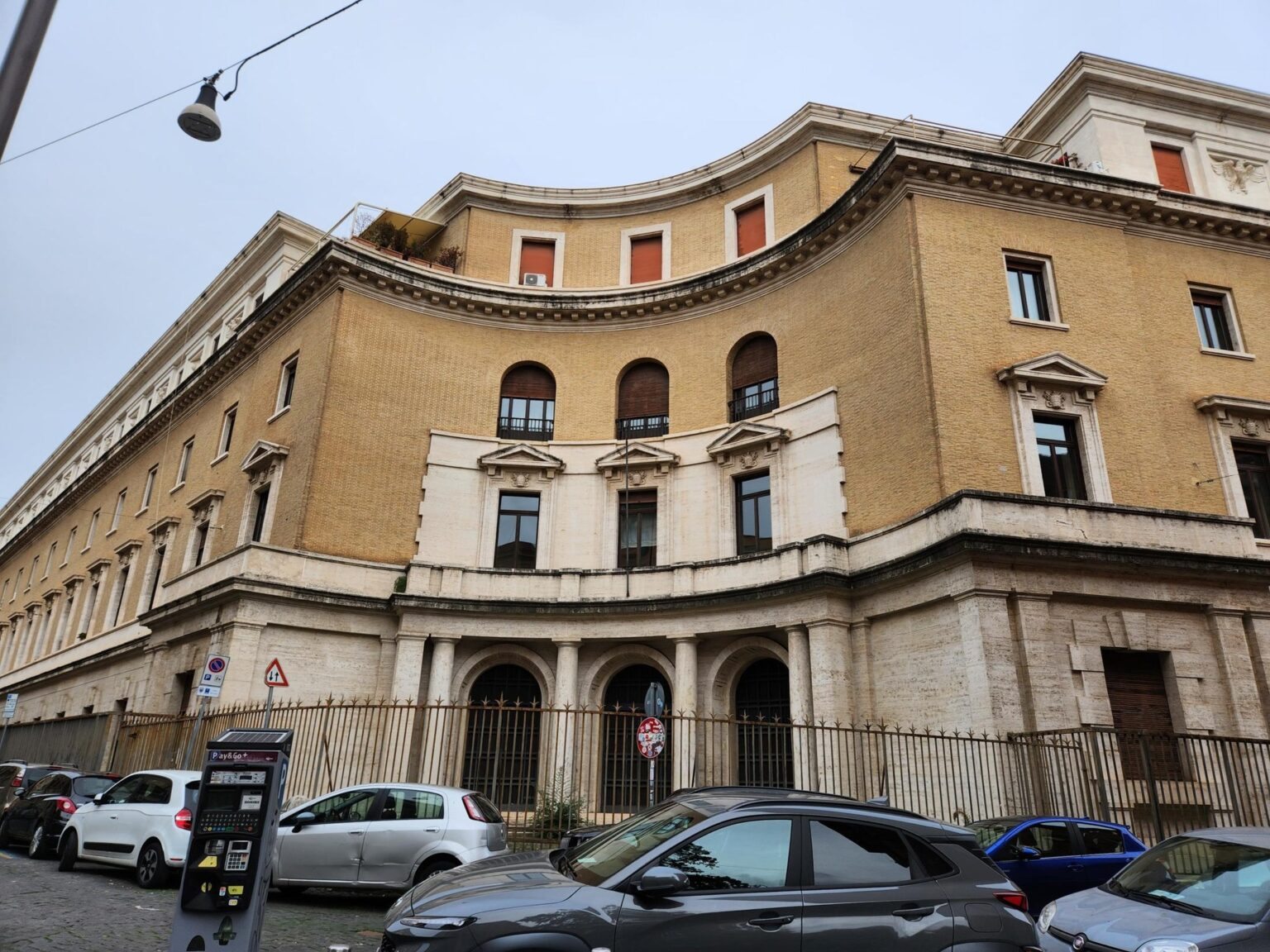Rome in 8 Days: Walking 100 km Through a History Textbook