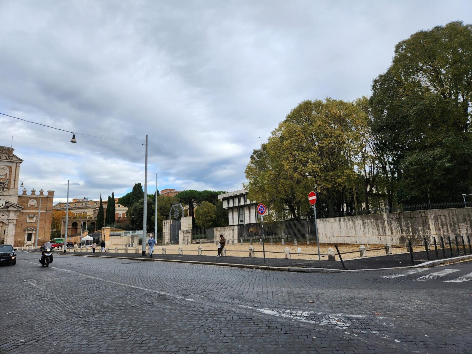 Rome in 8 Days: Walking 100 km Through a History Textbook