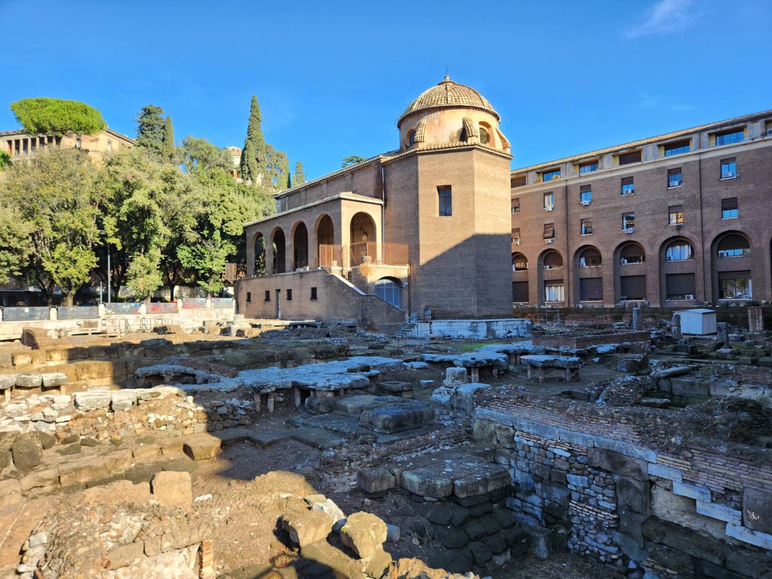 Rome in 8 Days: Walking 100 km Through a History Textbook