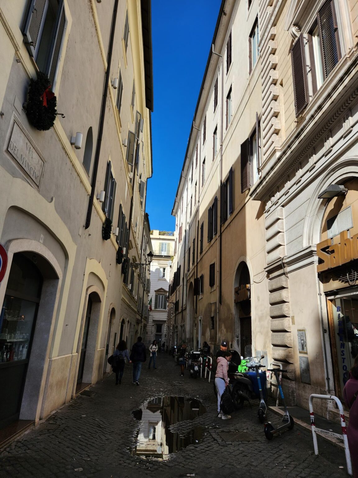 Rome in 8 Days: Walking 100 km Through a History Textbook