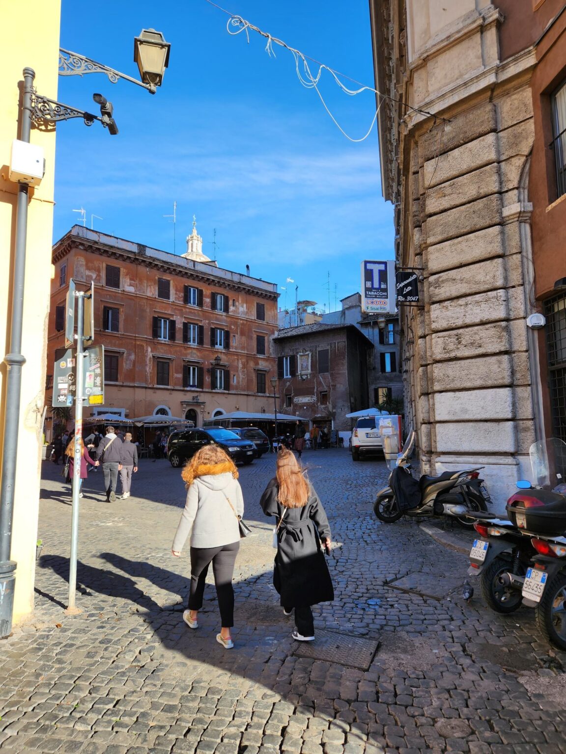 Rome in 8 Days: Walking 100 km Through a History Textbook