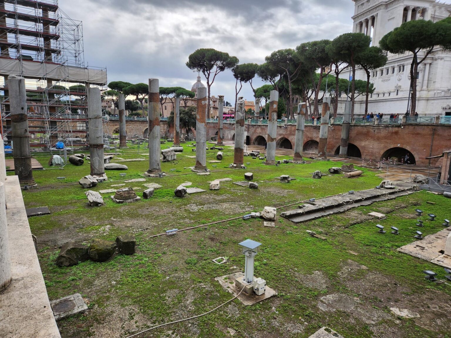 Rome in 8 Days: Walking 100 km Through a History Textbook