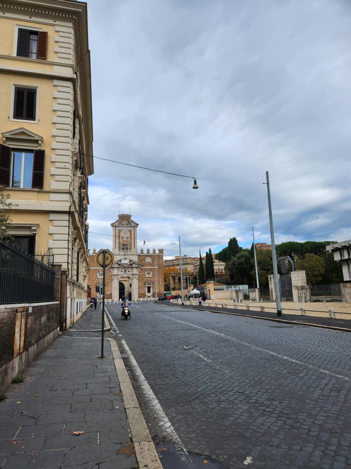 Rome in 8 Days: Walking 100 km Through a History Textbook