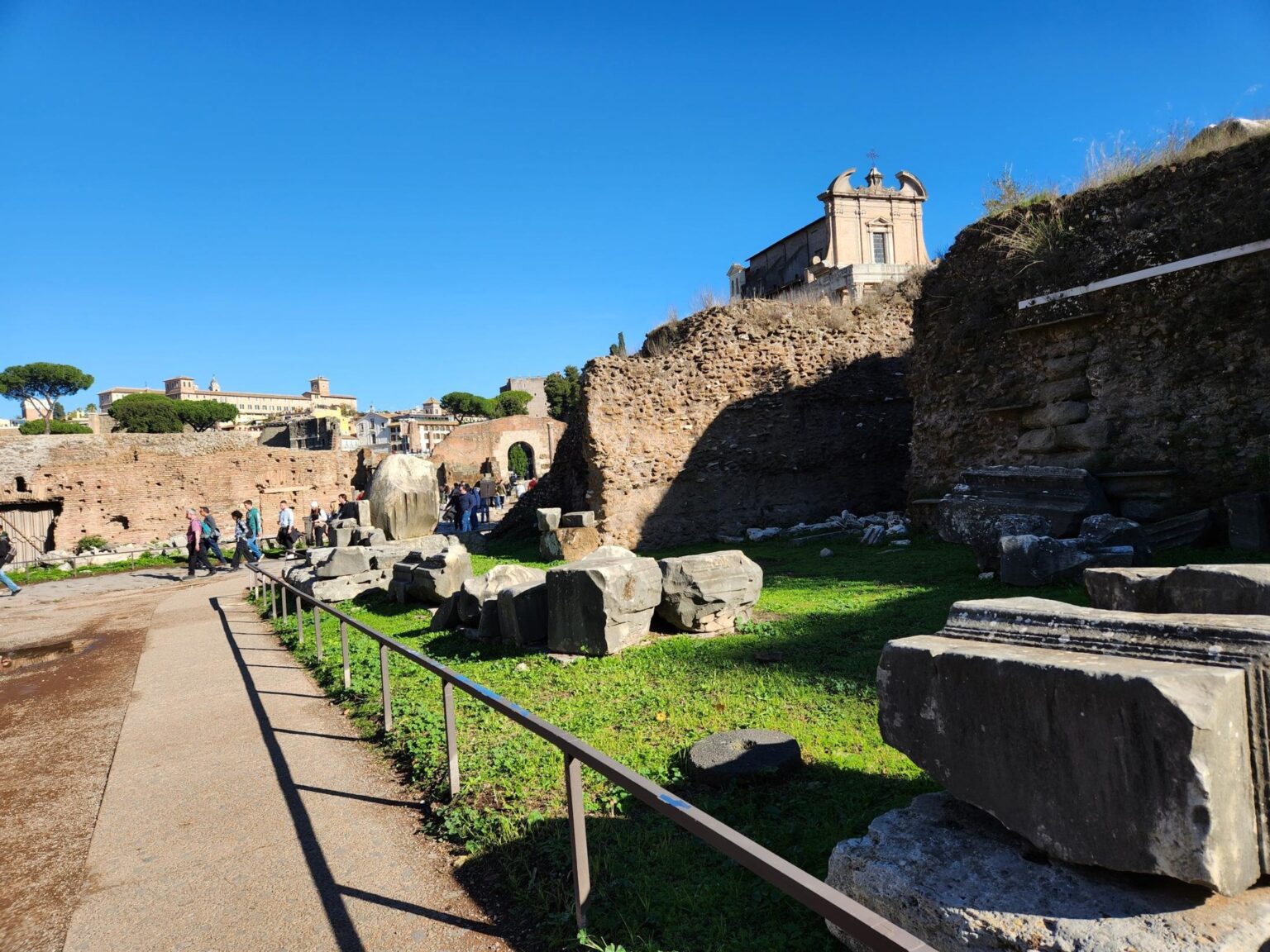 Rome in 8 Days: Walking 100 km Through a History Textbook