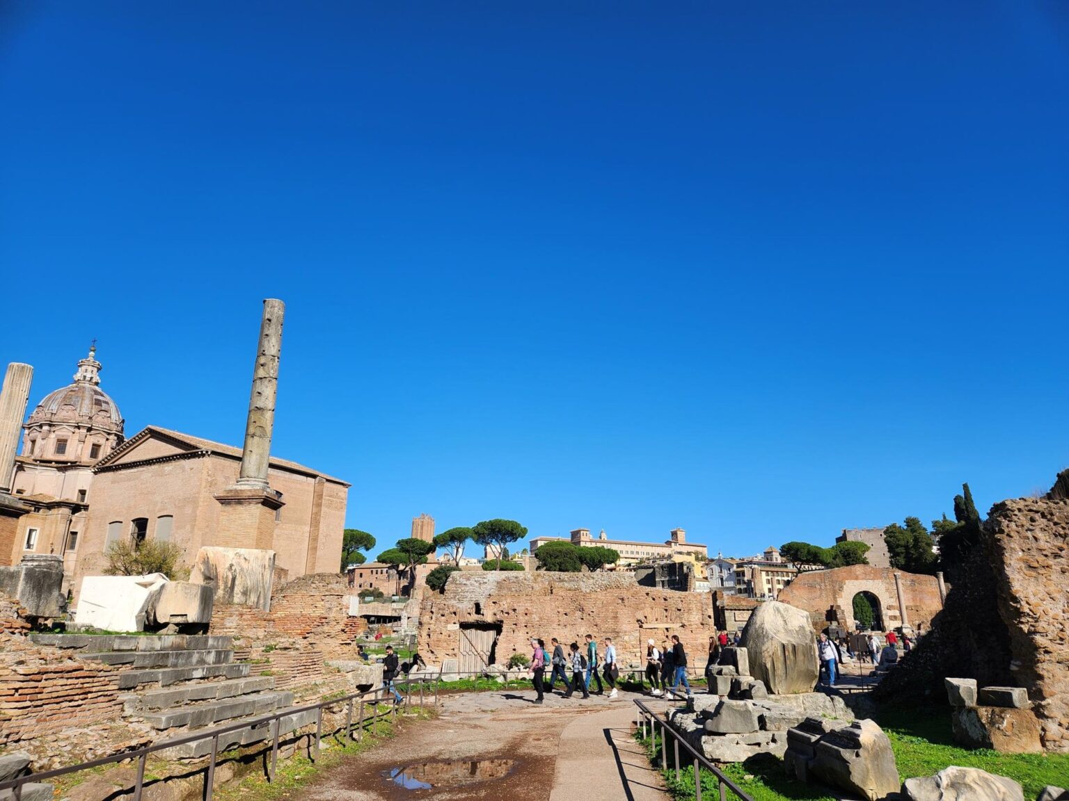 Rome in 8 Days: Walking 100 km Through a History Textbook