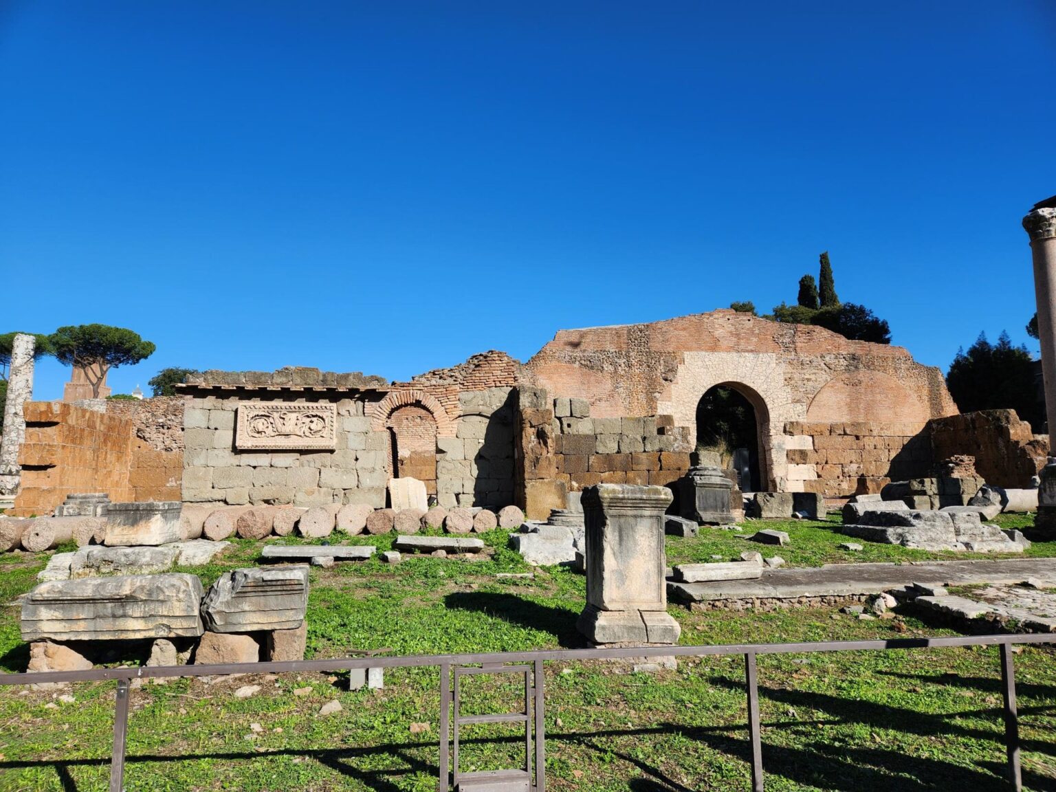 Rome in 8 Days: Walking 100 km Through a History Textbook