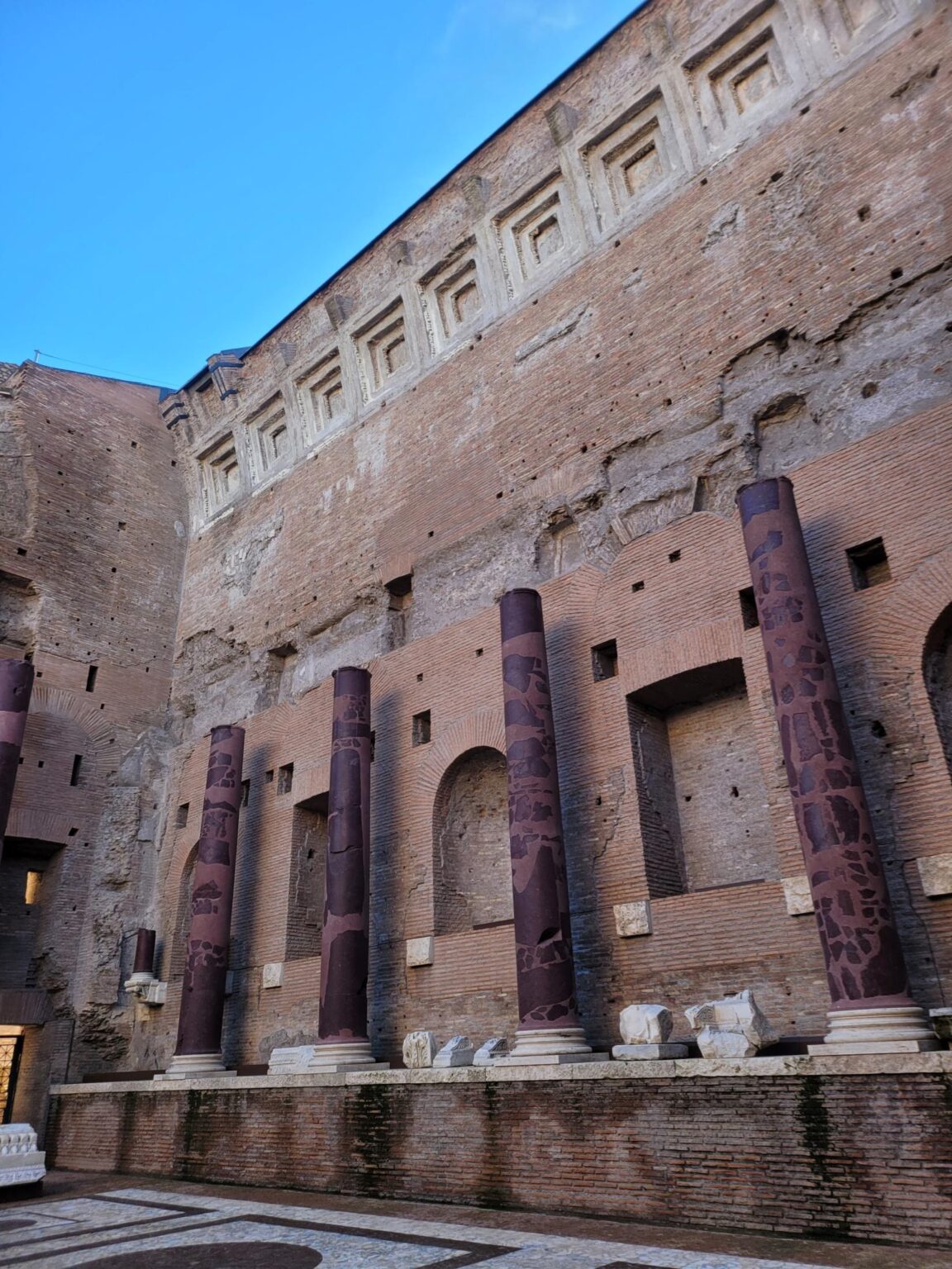 Rome in 8 Days: Walking 100 km Through a History Textbook
