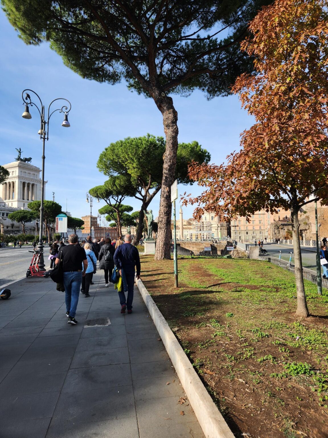 Rome in 8 Days: Walking 100 km Through a History Textbook
