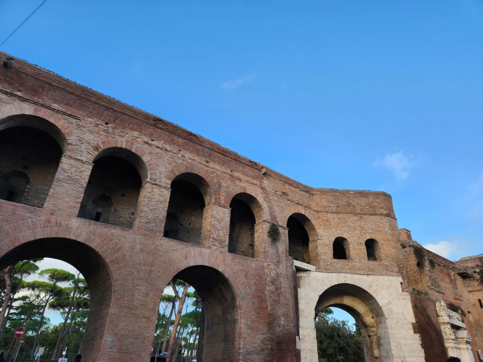 Rome in 8 Days: Walking 100 km Through a History Textbook