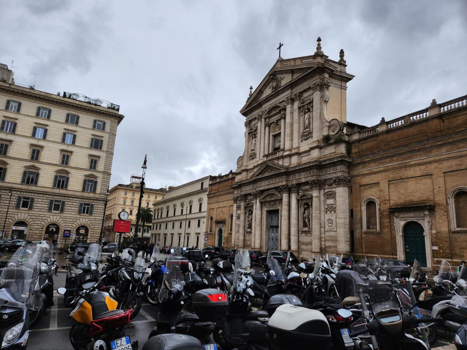 Rome in 8 Days: Walking 100 km Through a History Textbook