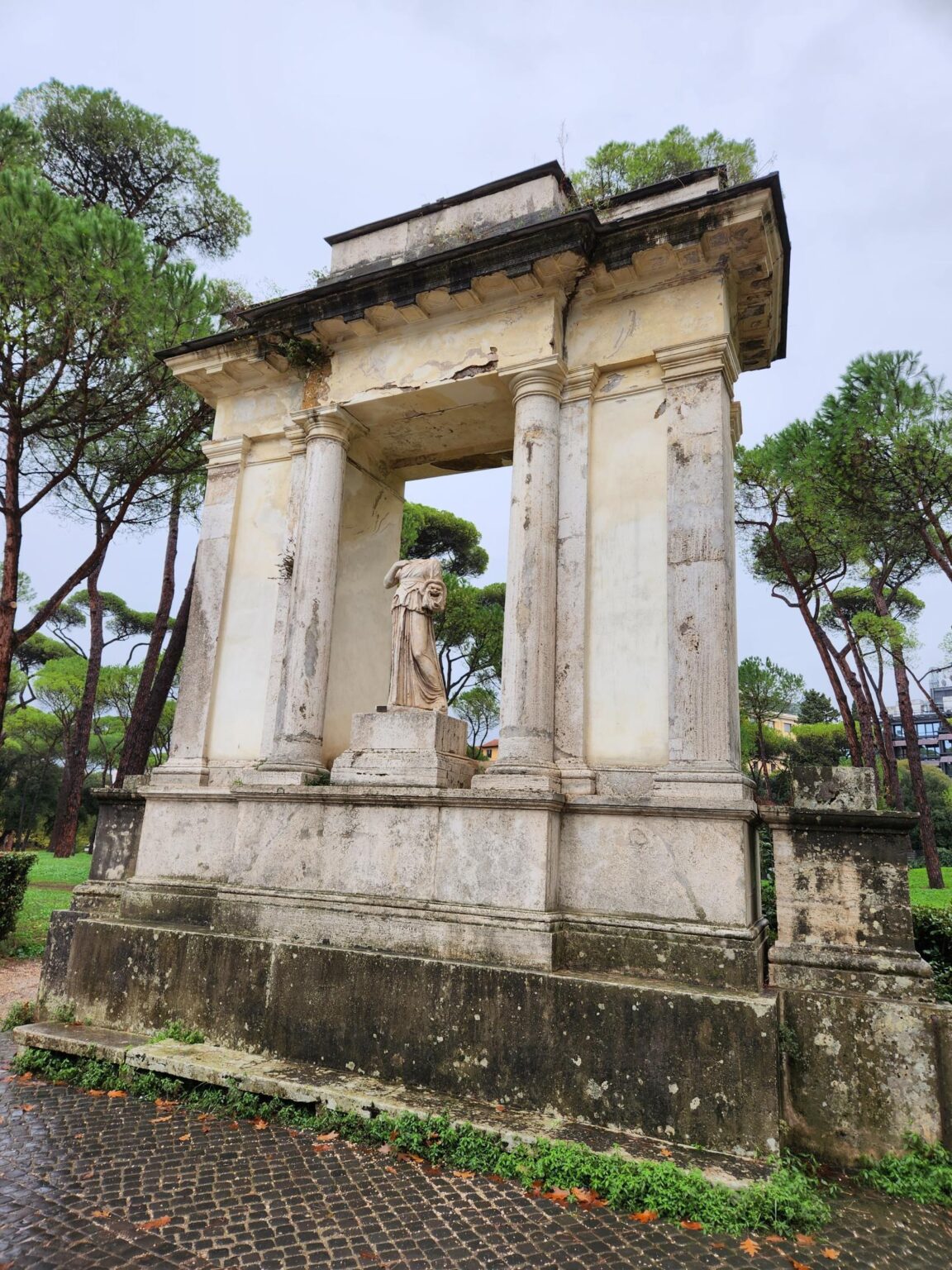 Rome in 8 Days: Walking 100 km Through a History Textbook