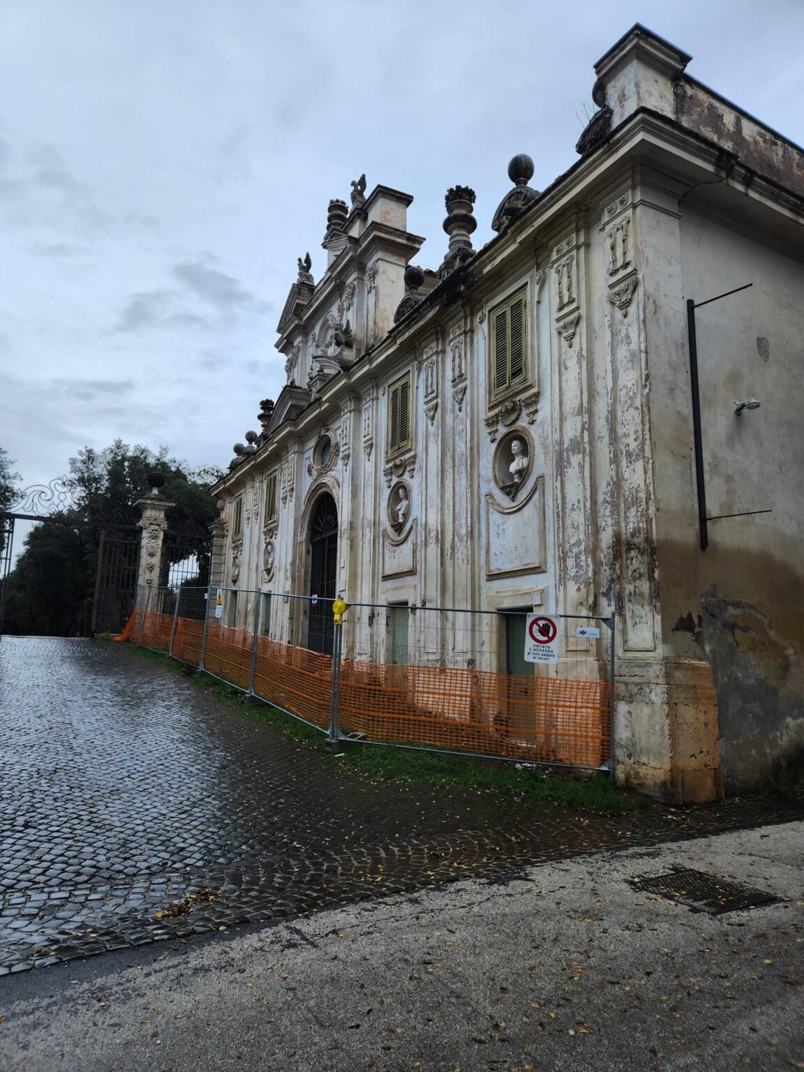 Rome in 8 Days: Walking 100 km Through a History Textbook