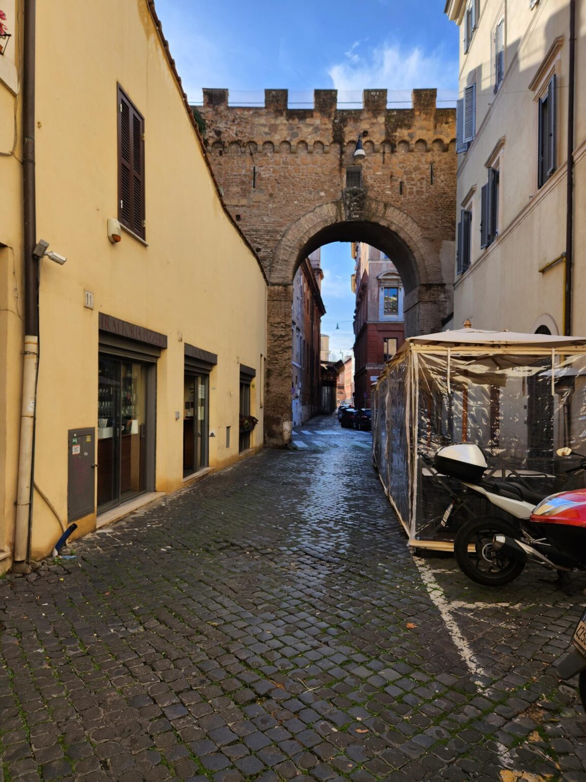 Rome in 8 Days: Walking 100 km Through a History Textbook