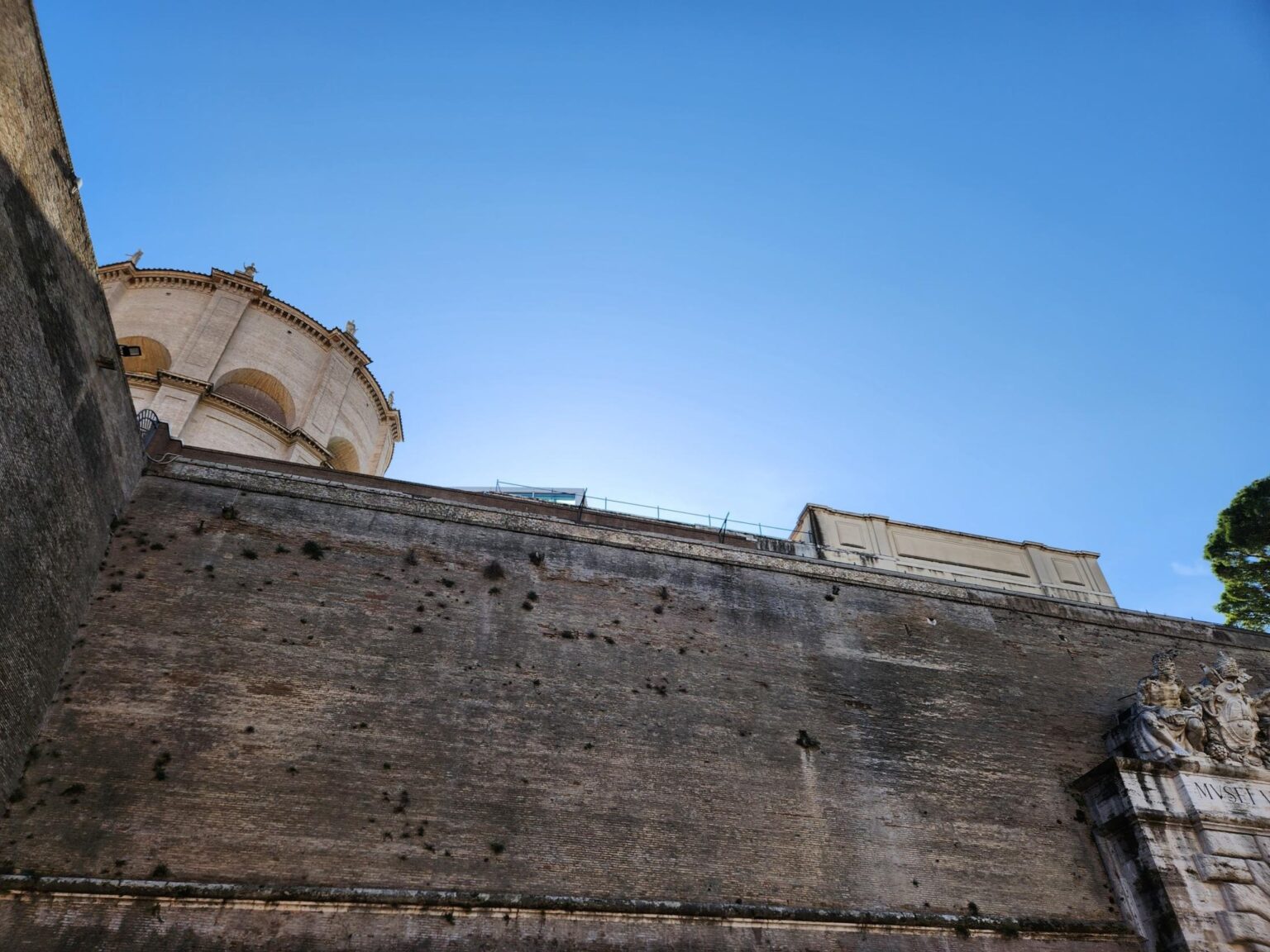Rome in 8 Days: Walking 100 km Through a History Textbook