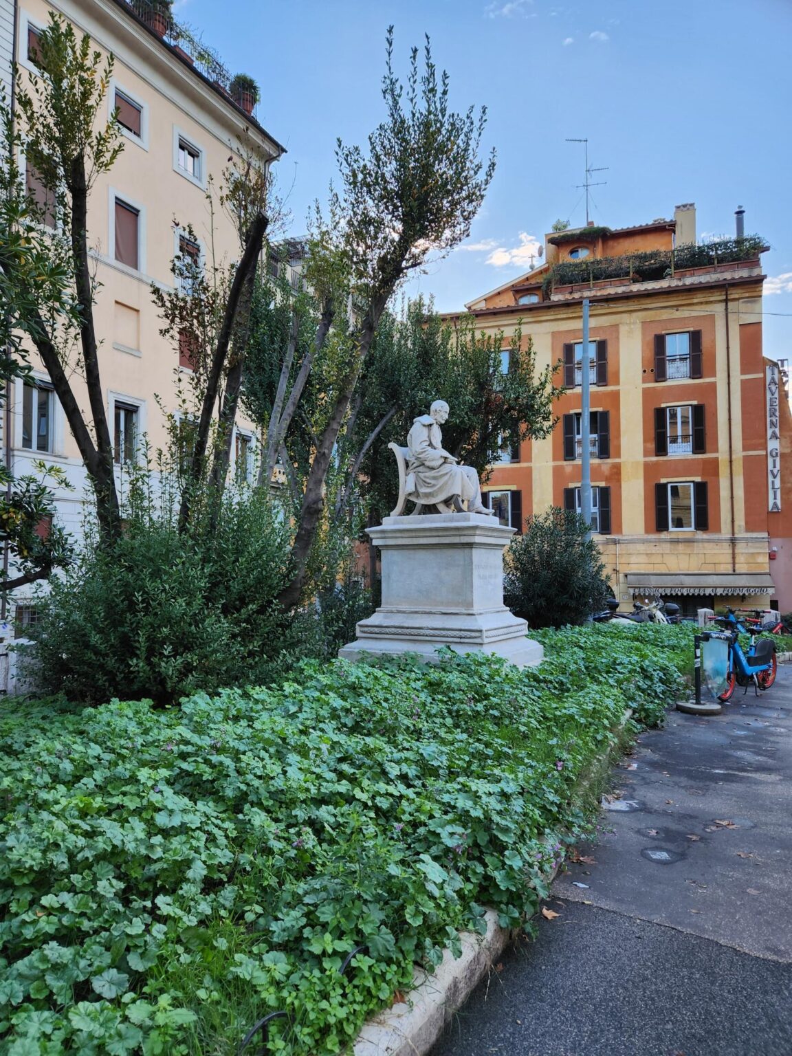Rome in 8 Days: Walking 100 km Through a History Textbook