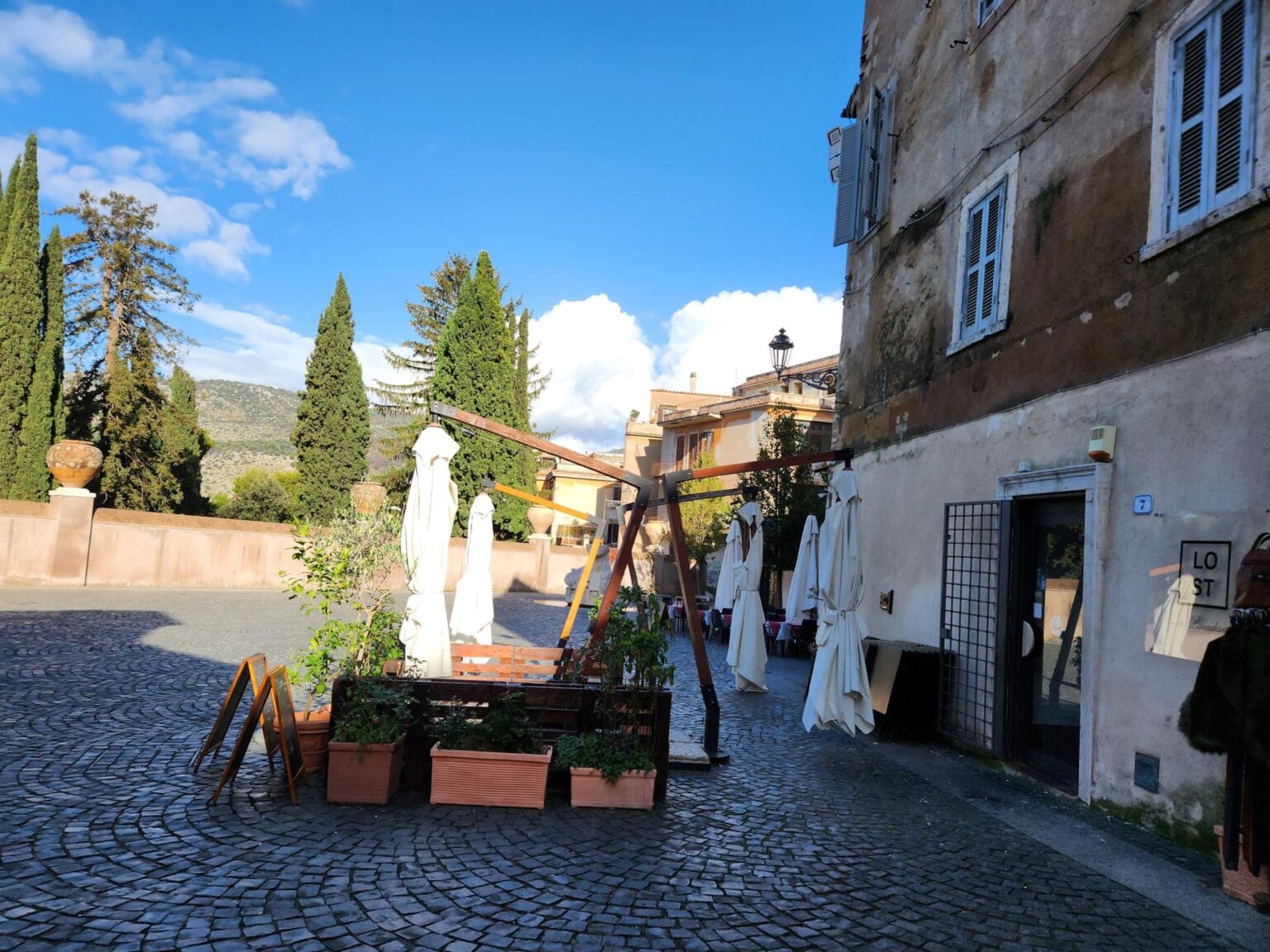 Rome in 8 Days: Walking 100 km Through a History Textbook