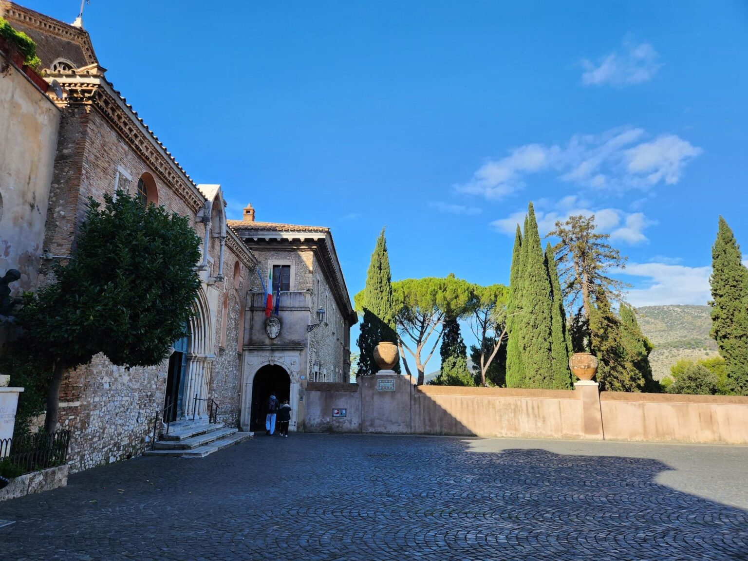 Rome in 8 Days: Walking 100 km Through a History Textbook