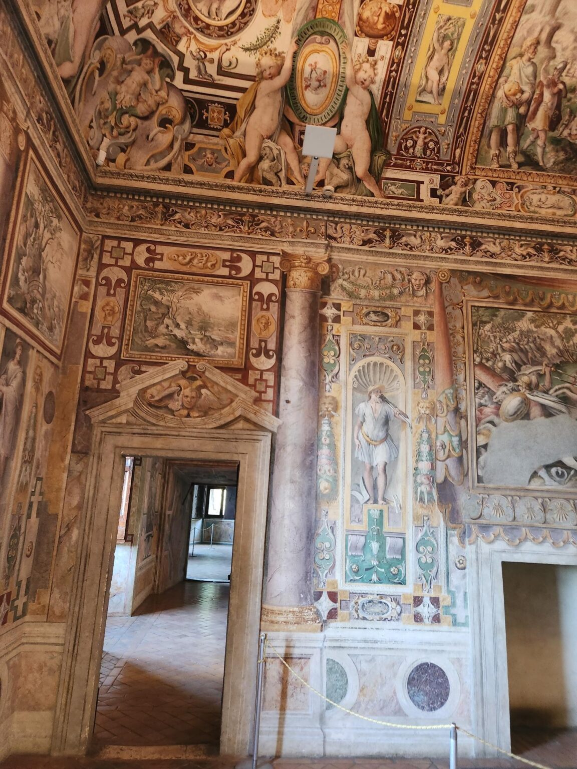 Rome in 8 Days: Walking 100 km Through a History Textbook