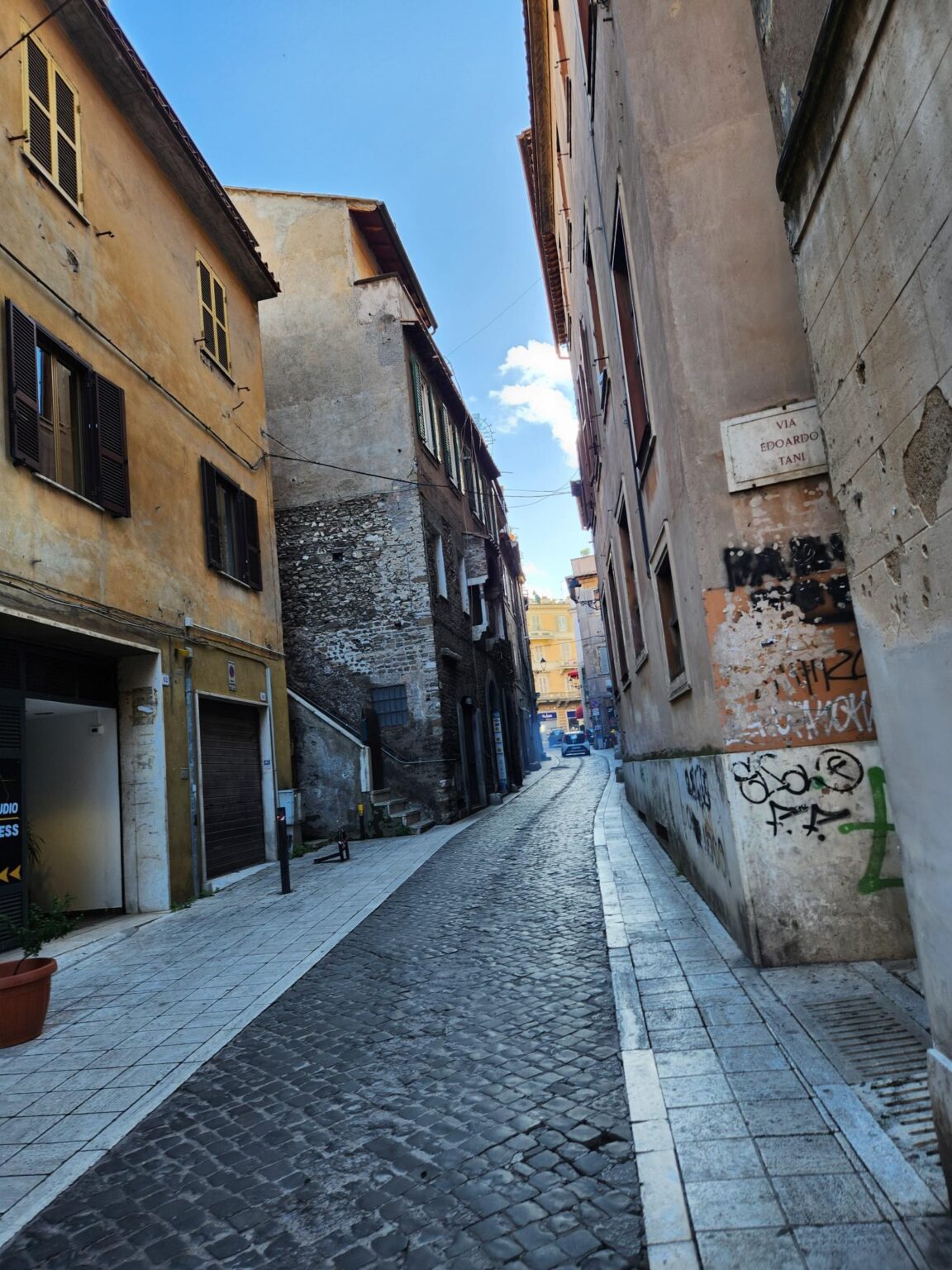 Rome in 8 Days: Walking 100 km Through a History Textbook