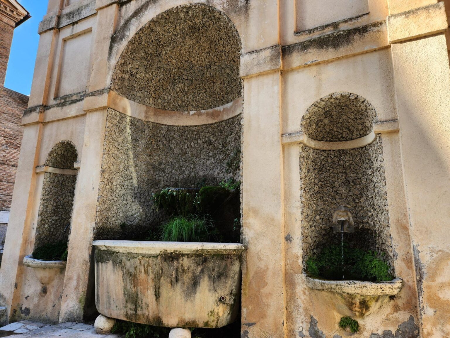 Rome in 8 Days: Walking 100 km Through a History Textbook