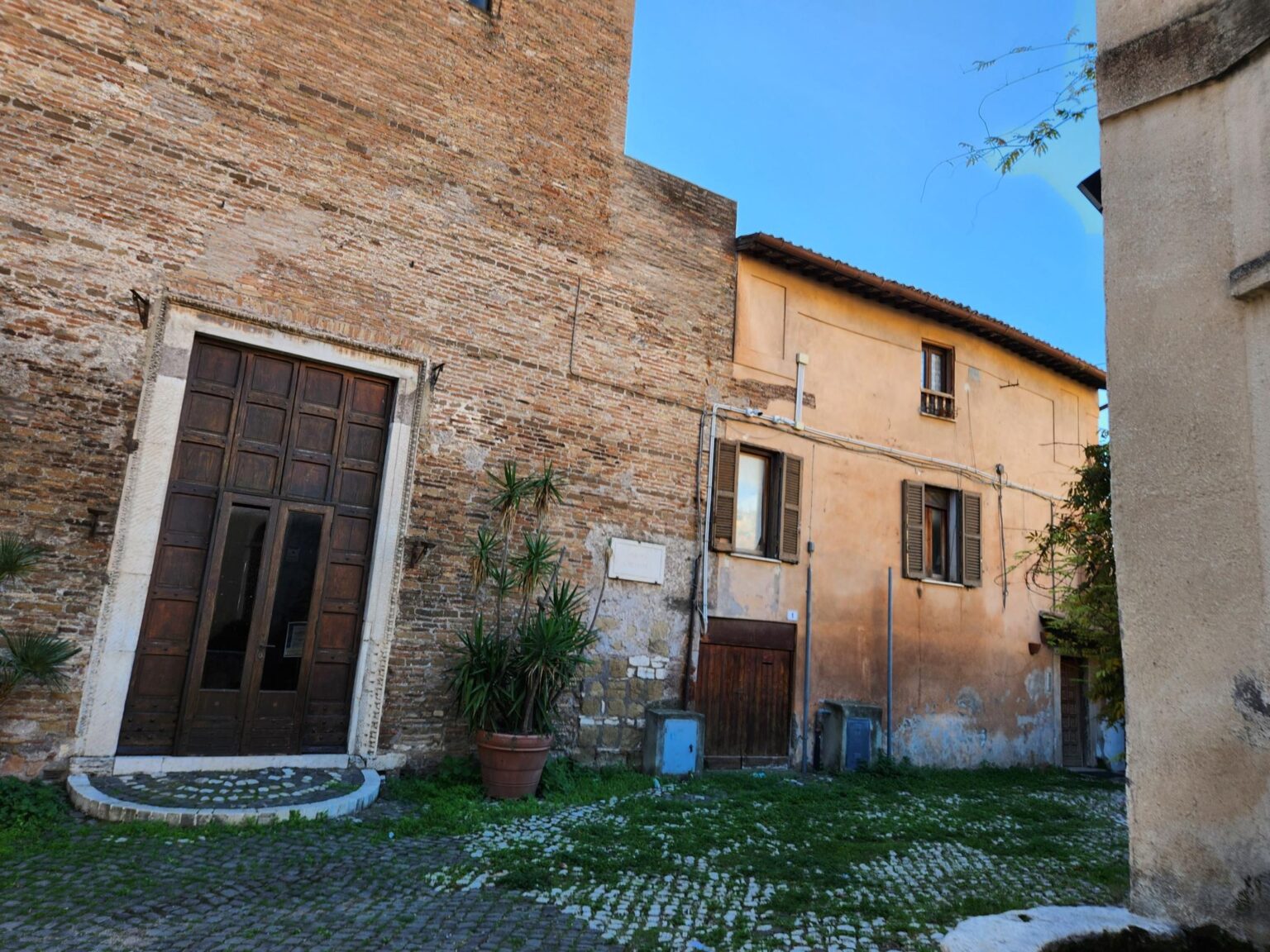 Rome in 8 Days: Walking 100 km Through a History Textbook