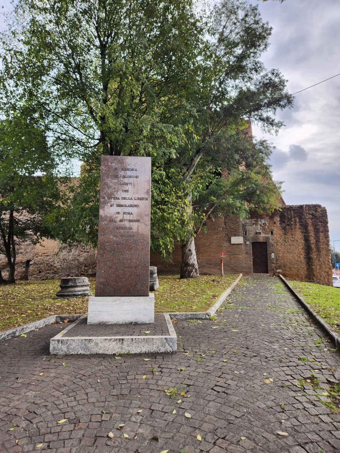 Rome in 8 Days: Walking 100 km Through a History Textbook