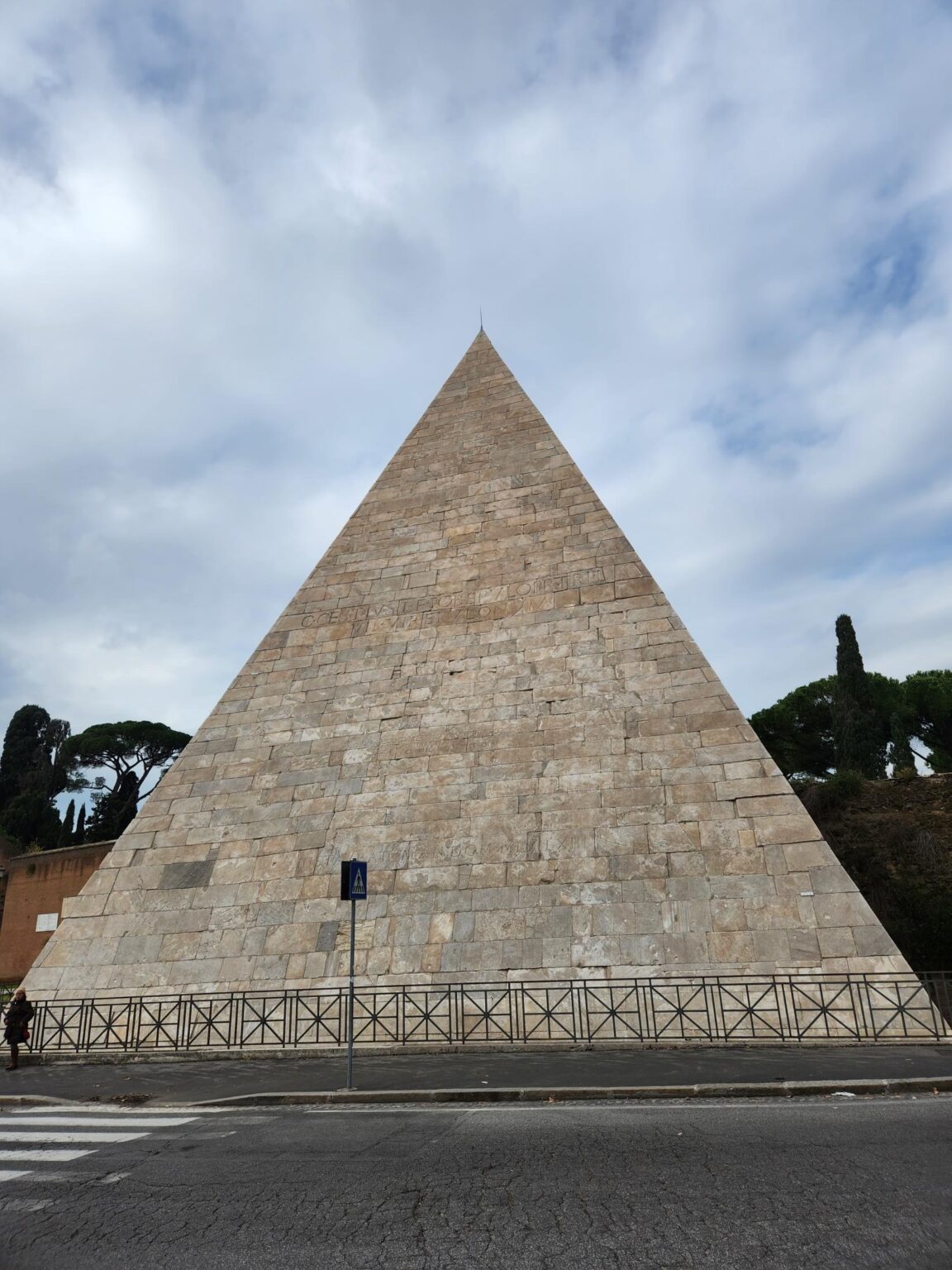 Rome in 8 Days: Walking 100 km Through a History Textbook