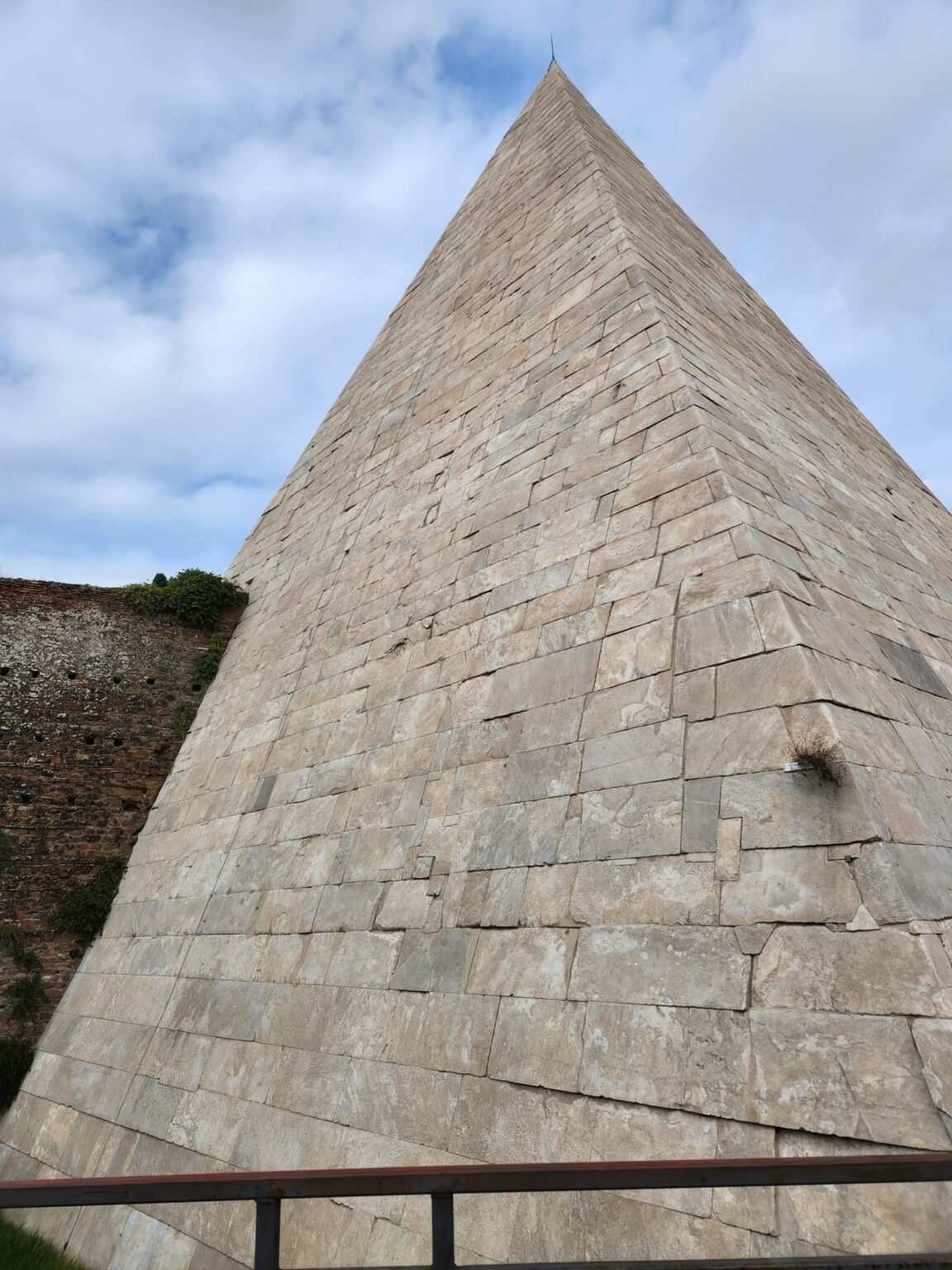 Rome in 8 Days: Walking 100 km Through a History Textbook
