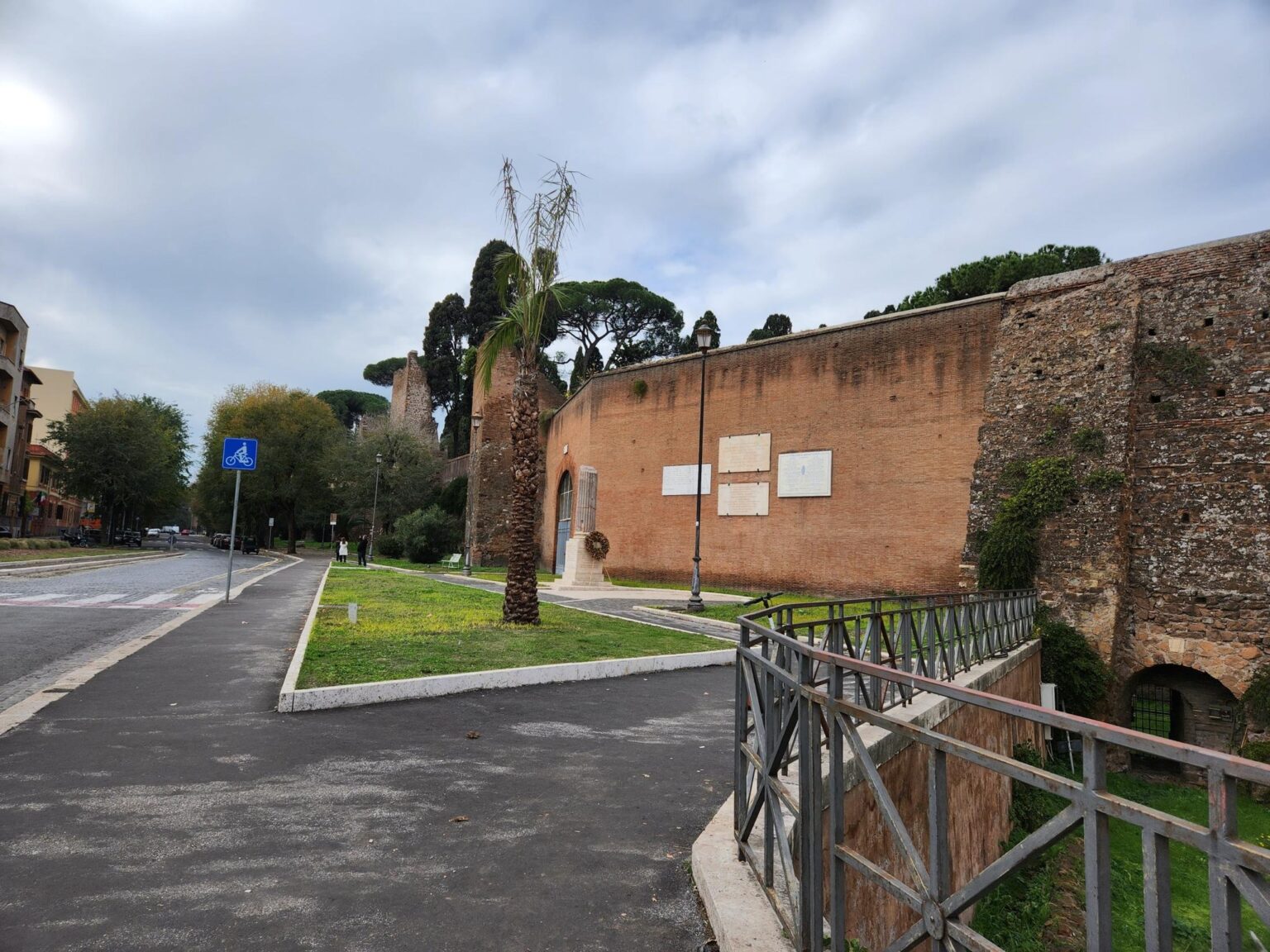 Rome in 8 Days: Walking 100 km Through a History Textbook