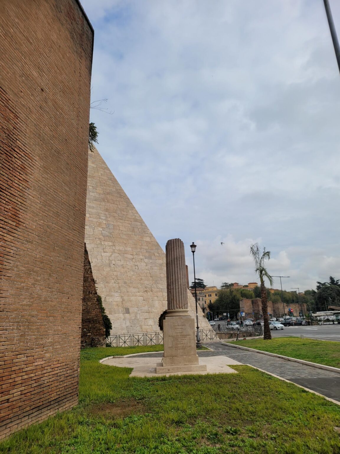 Rome in 8 Days: Walking 100 km Through a History Textbook