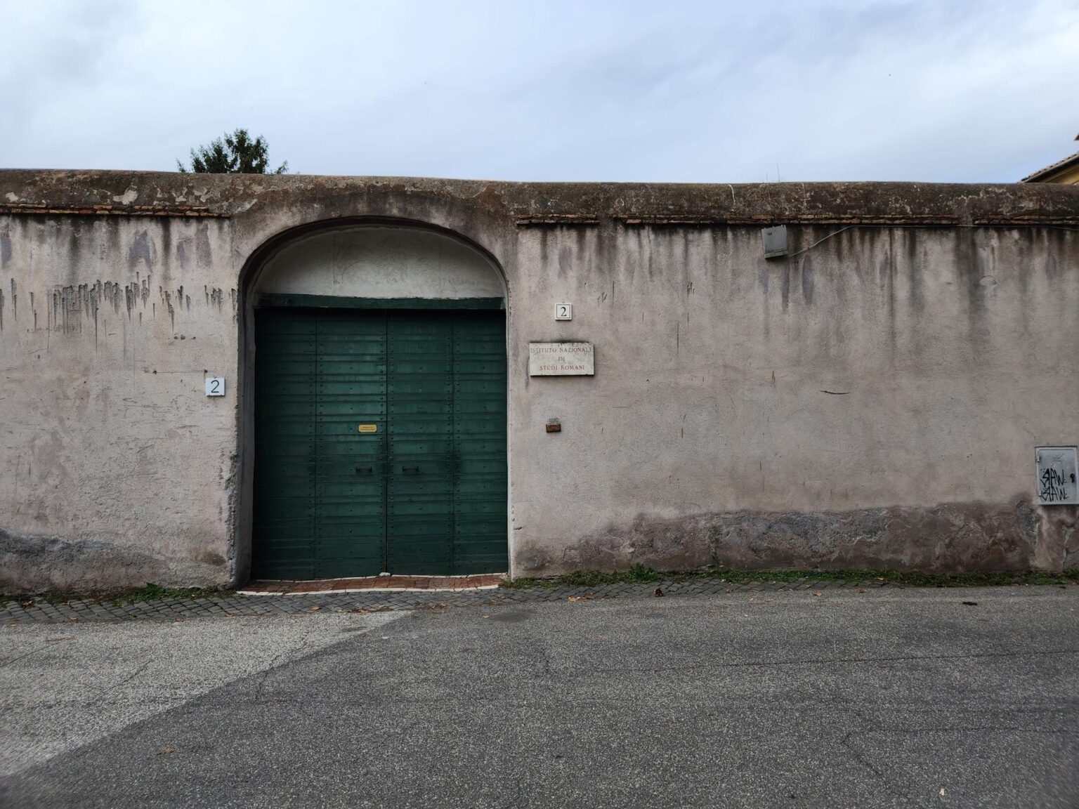 Rome in 8 Days: Walking 100 km Through a History Textbook