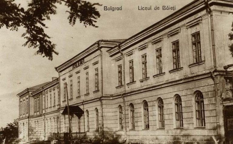 Българската гимназия „Георги С. Раковски“ в Болград на стара пощенска картичка