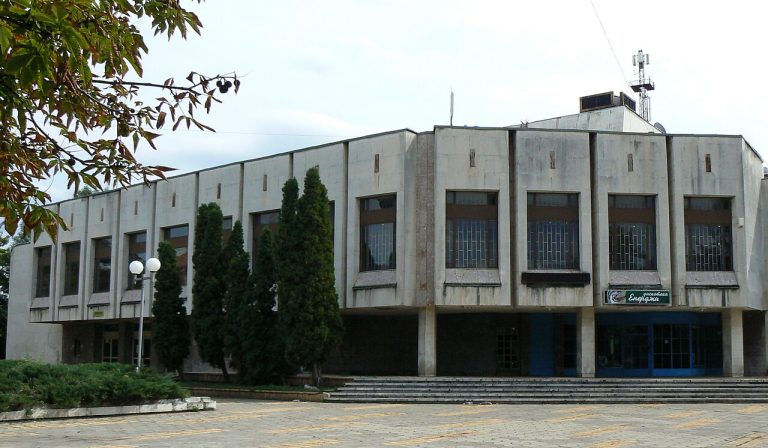 Сградата на народното читалище в Долни Дъбник