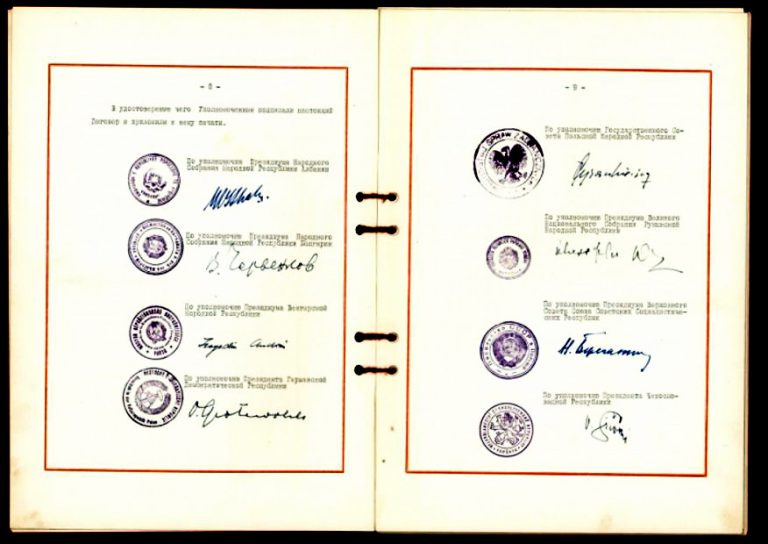 Официалният документ на Варшавския договор, подписан на 14 май 1955 г.
