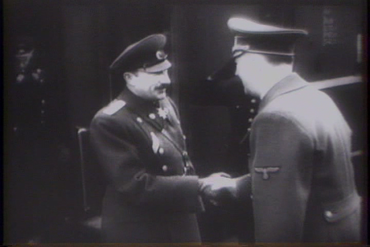 Цар Борис III се ръкува с Адолф Хитлер през 1943 г.