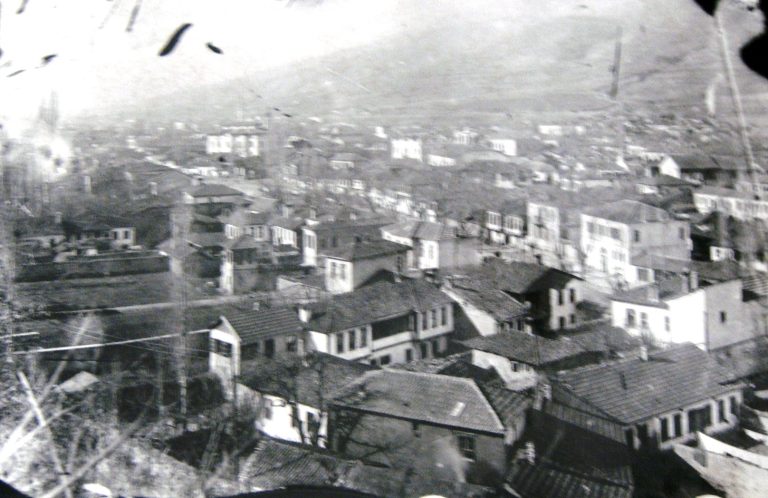 Панорамен изглед към град Корча през 1916 г.