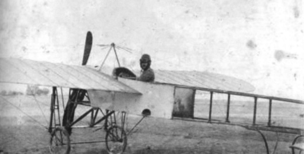 Българският авиатор Симеон Петров на борда на самолет Блерио XI около 1912 г.