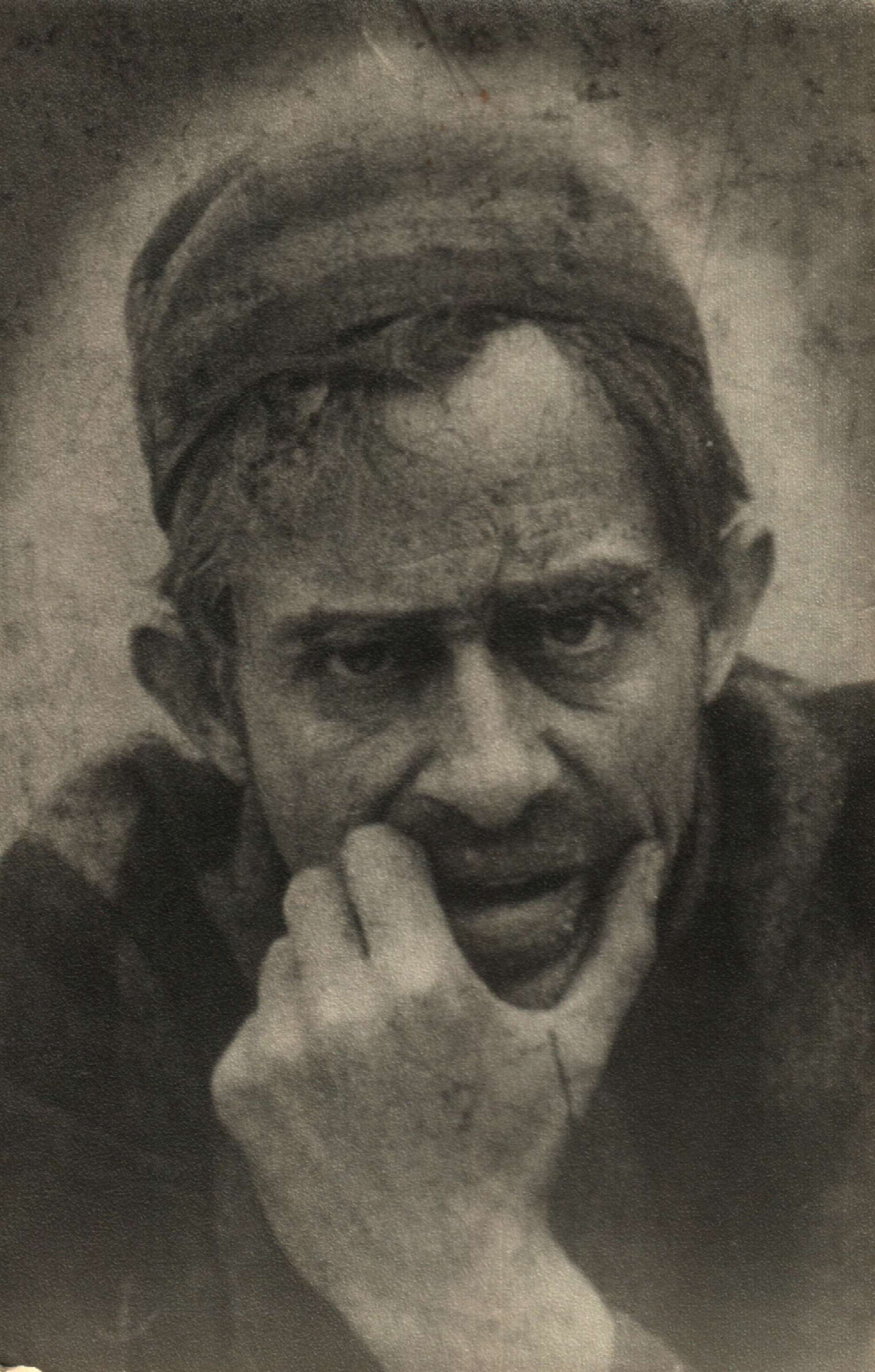 Портретна снимка на българския кино пионер Васил Гендов през 1929 г.