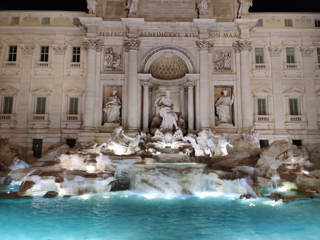 trevi-featured-night