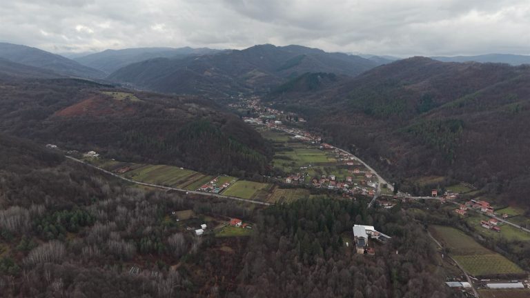 Балканец, България: Тихо планинско село край Троянския проход