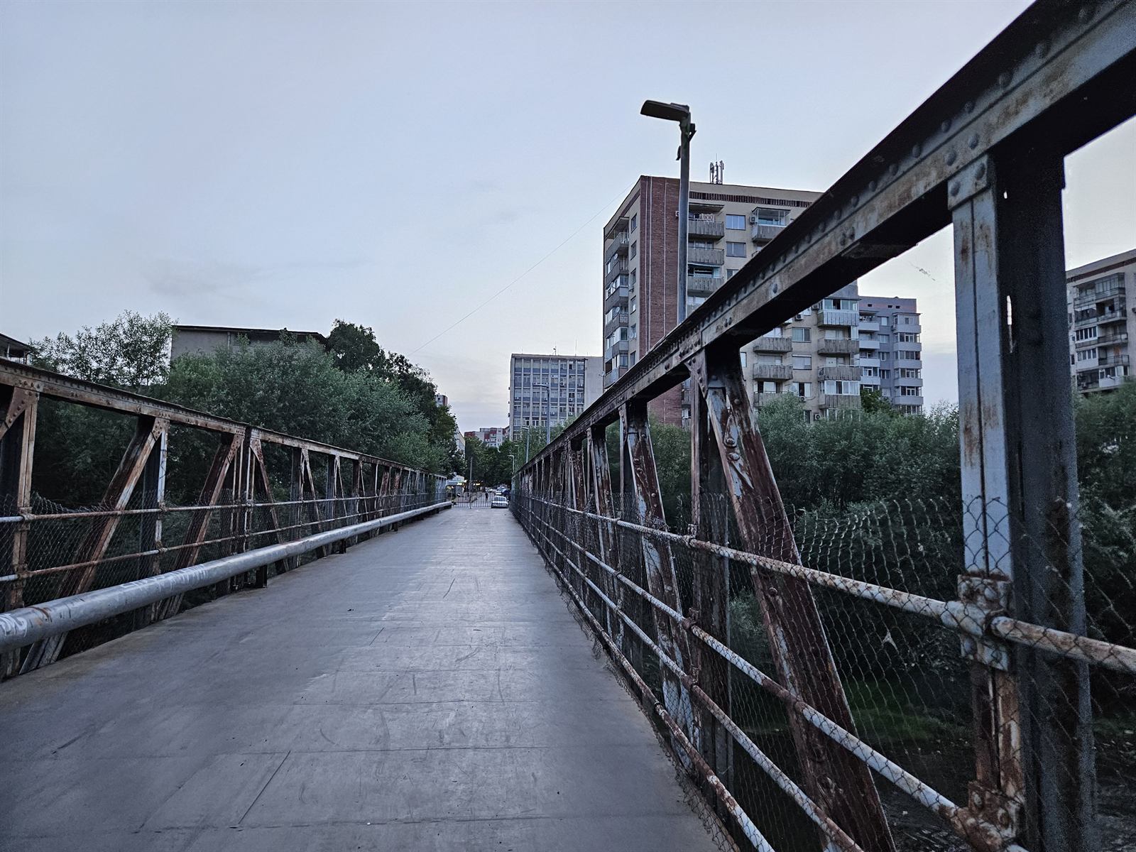 Исторически железен пешеходен мост над река Осъм в Ловеч
